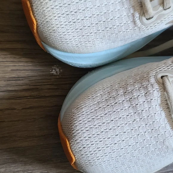 Brooks Women’s Lightweight Neutral Running Shoe - Pale Pink - Picture 5 of 9